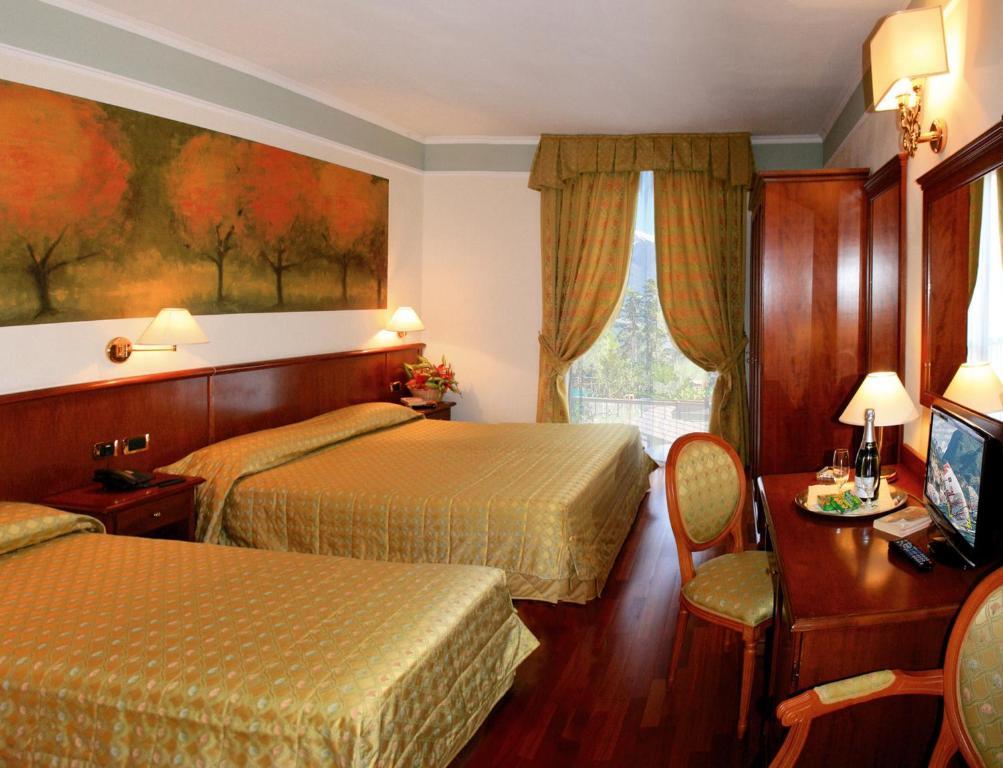 Hotel Astra Тиньяле Экстерьер фото