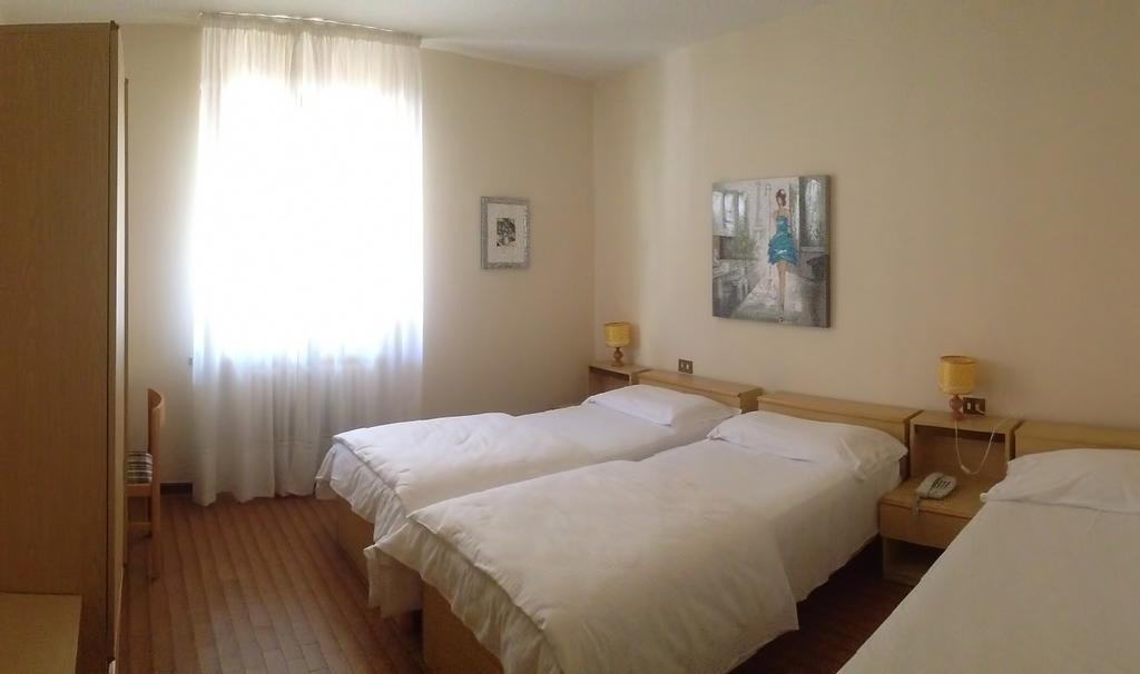 Hotel Astra Тиньяле Номер фото