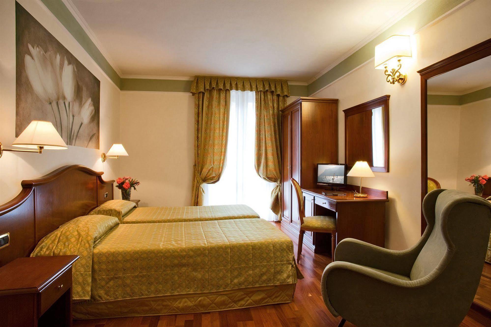 Hotel Astra Тиньяле Экстерьер фото