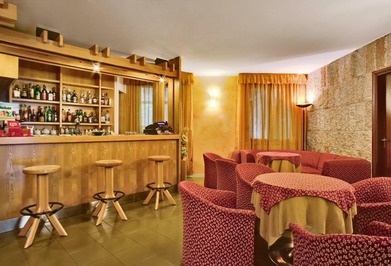 Hotel Astra Тиньяле Экстерьер фото