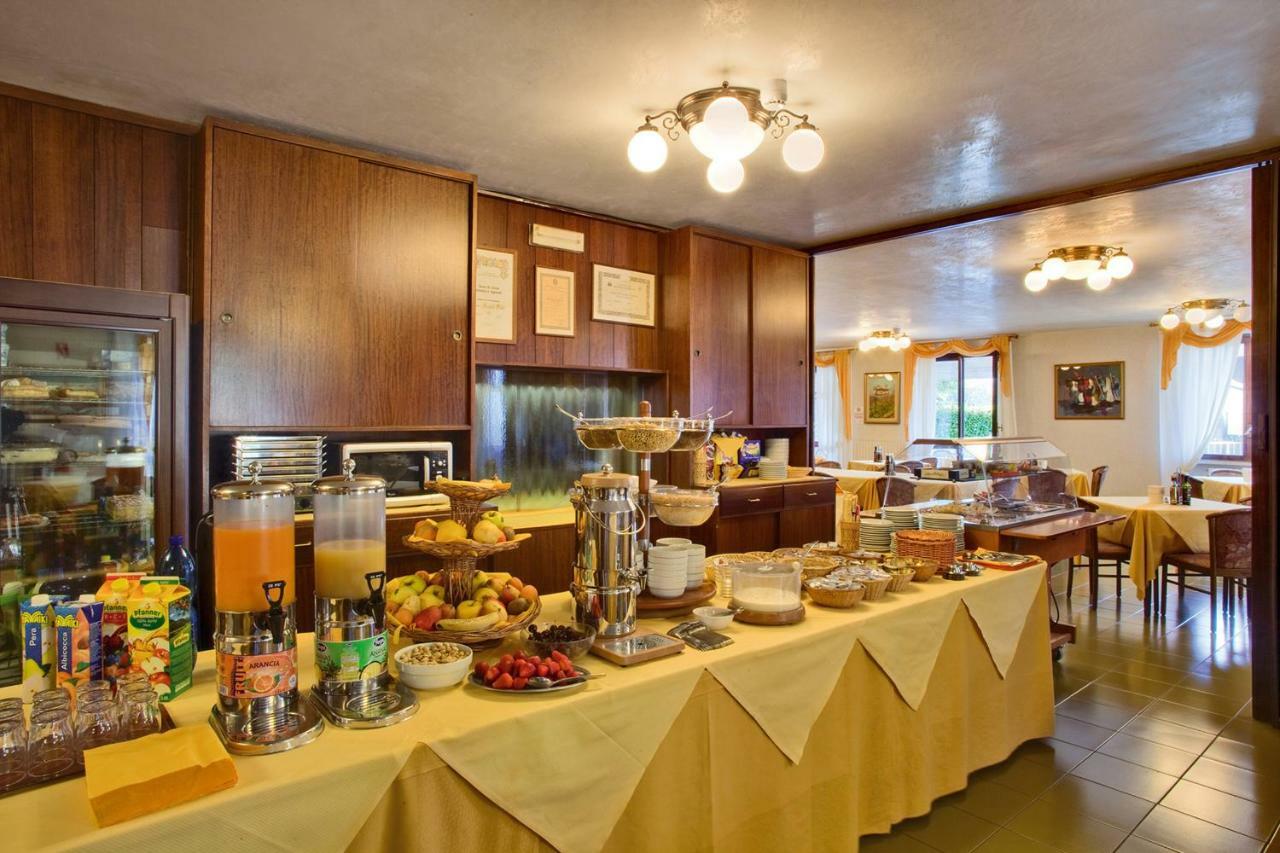Hotel Astra Тиньяле Экстерьер фото